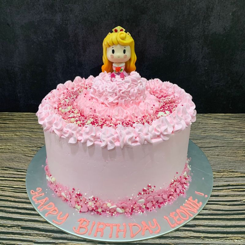 Princess Aurora Topper Ombre Cake