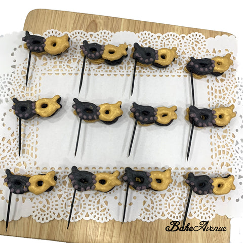 Masquerade Macarons