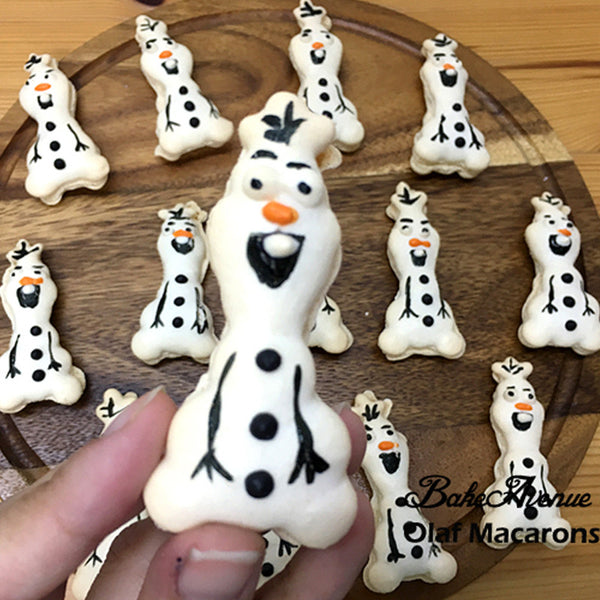 Frozen Olaf Macarons